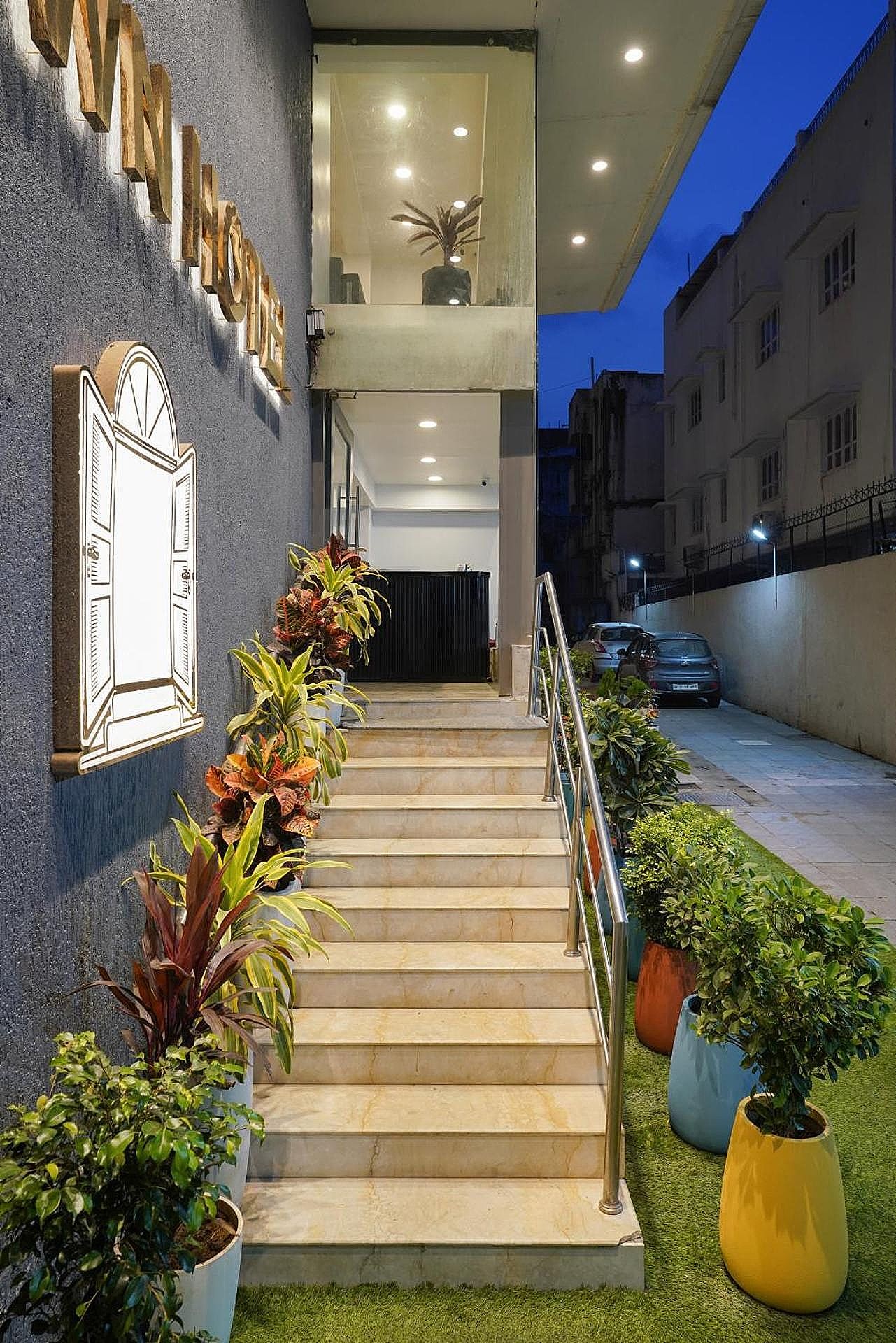 undefined Uptown Hotel 9