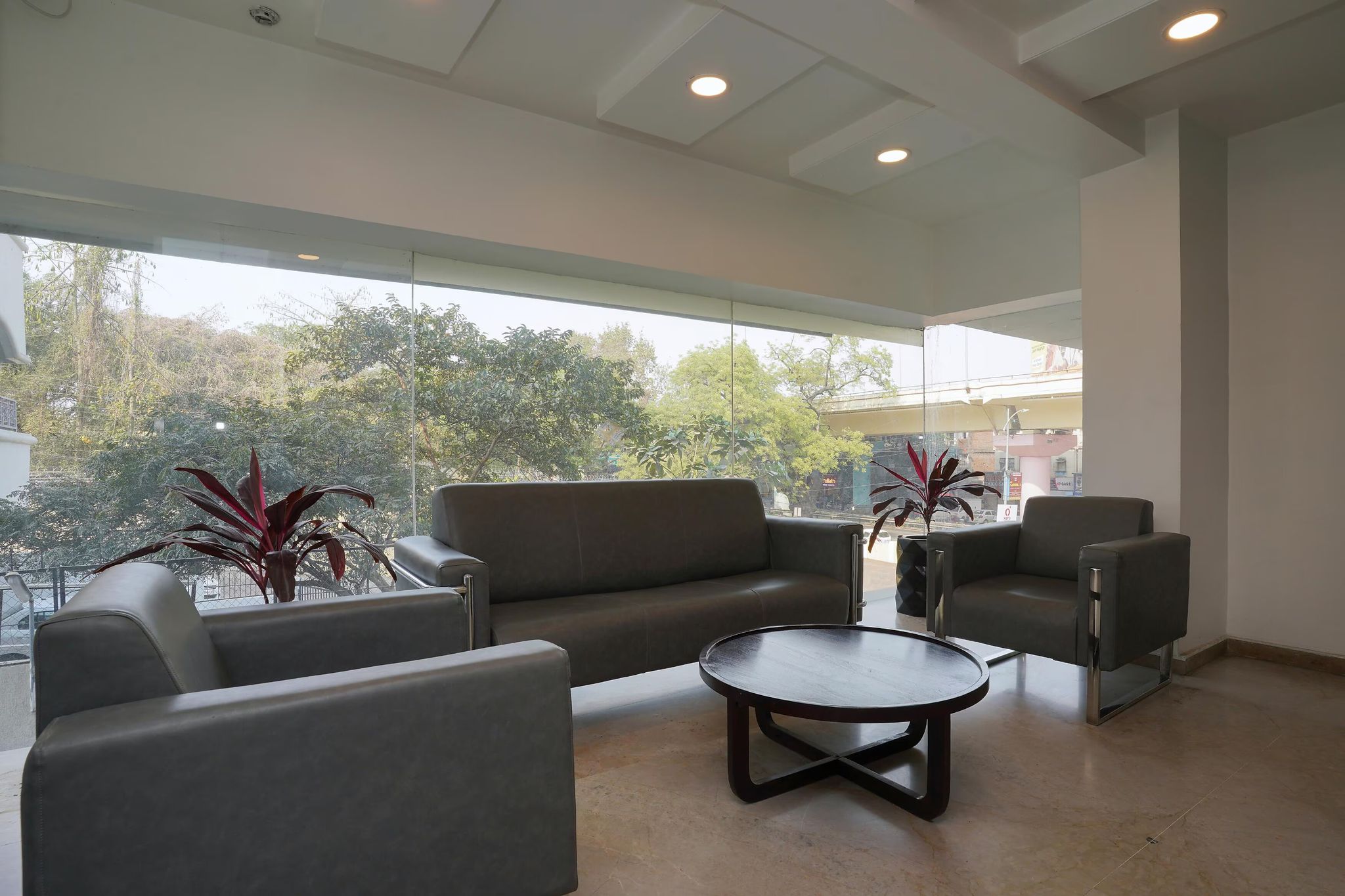 undefined Uptown Hotel 4
