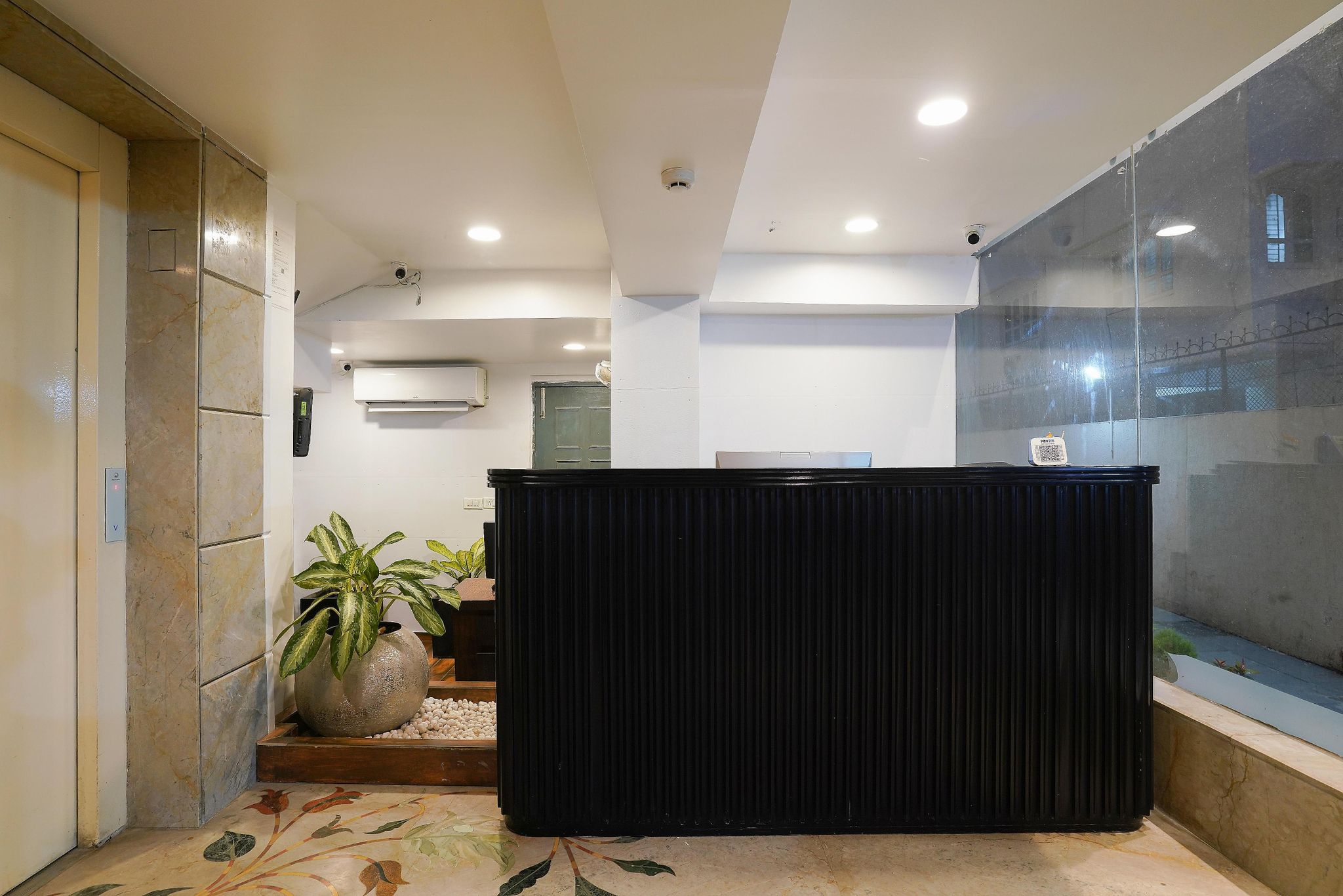 undefined Uptown Hotel 3