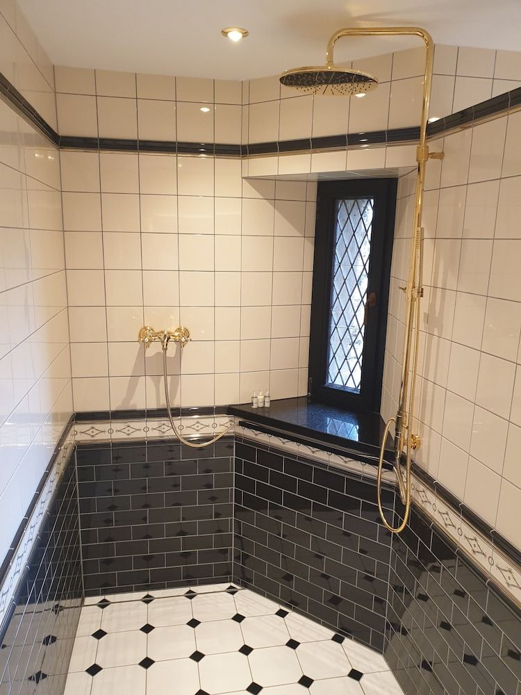 Deluxe Suite (Adults Only)