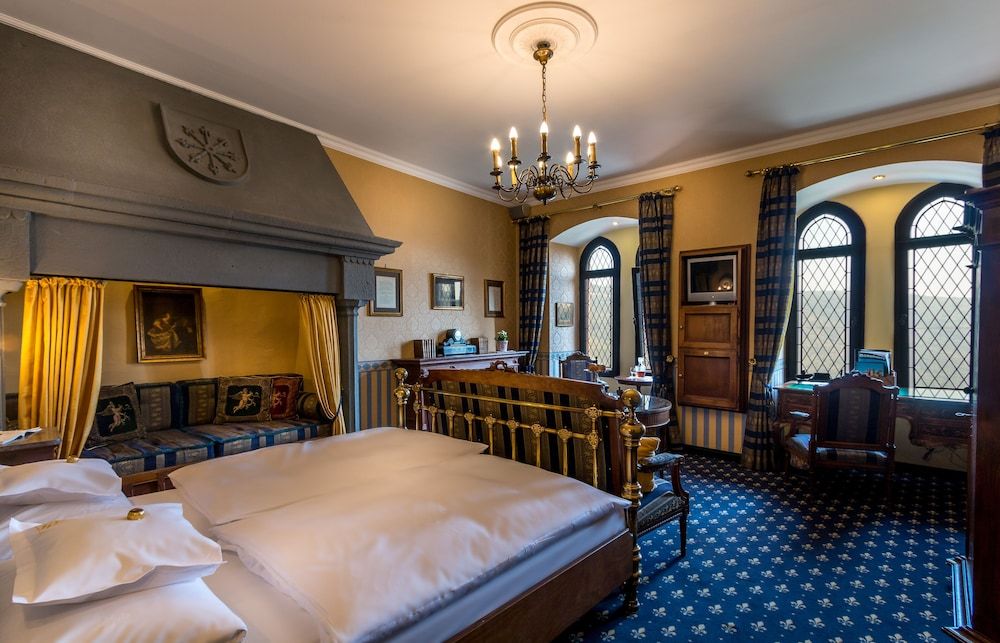 Deluxe Double Room, Bathtub