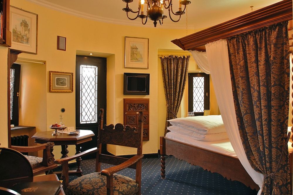 Romantic Double Room, Tower