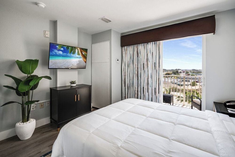 Luxury Studio Suite, River View, Balcony