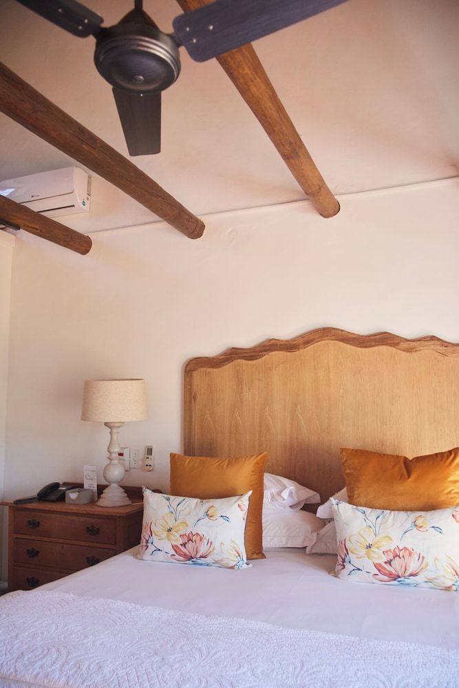 Klein Waterval Riverside Lodge King-size Room 8