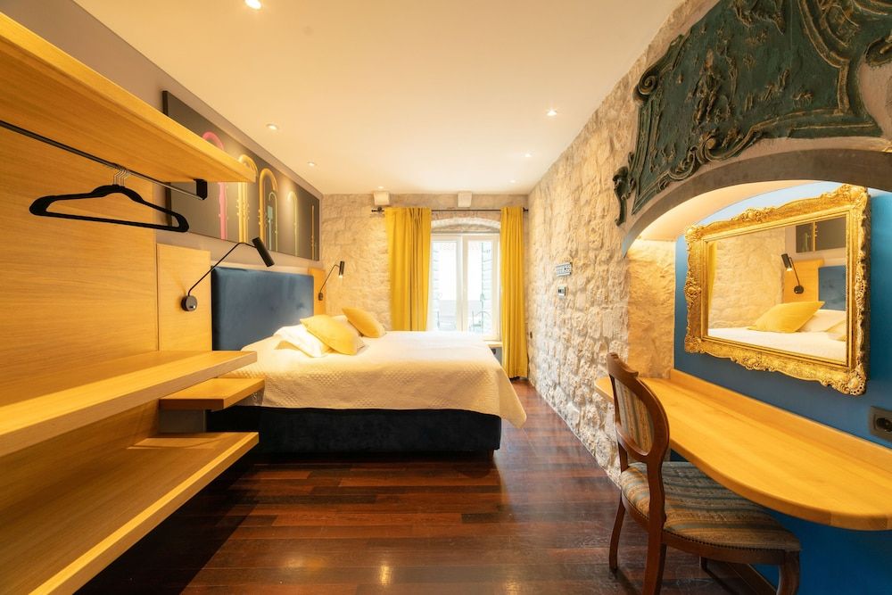 Domus Maritima Deluxe Double Room 5