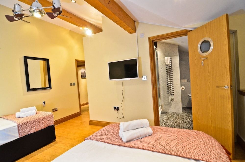 undefined Thames view house