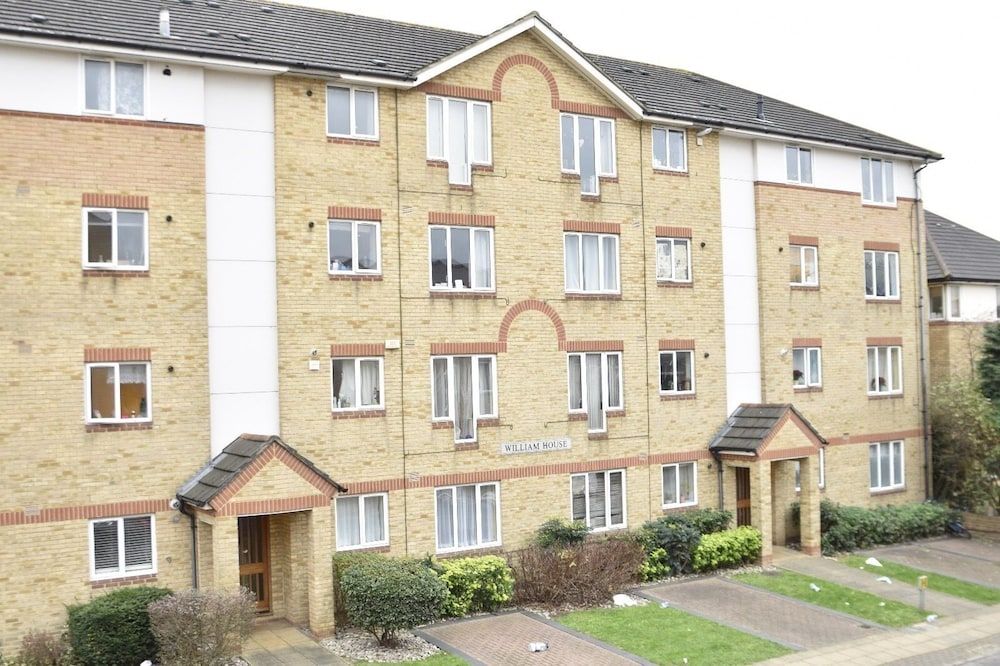 undefined Thames view house 5