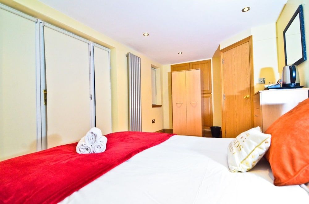 Thames view house Deluxe Double Room 10