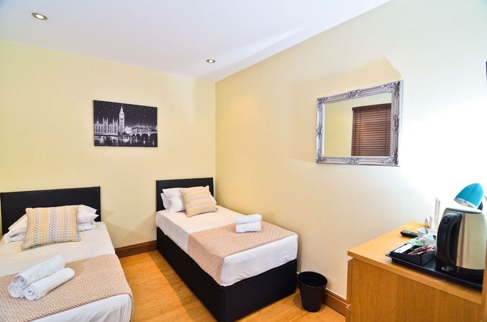 Thames view house Classic Twin Room 6