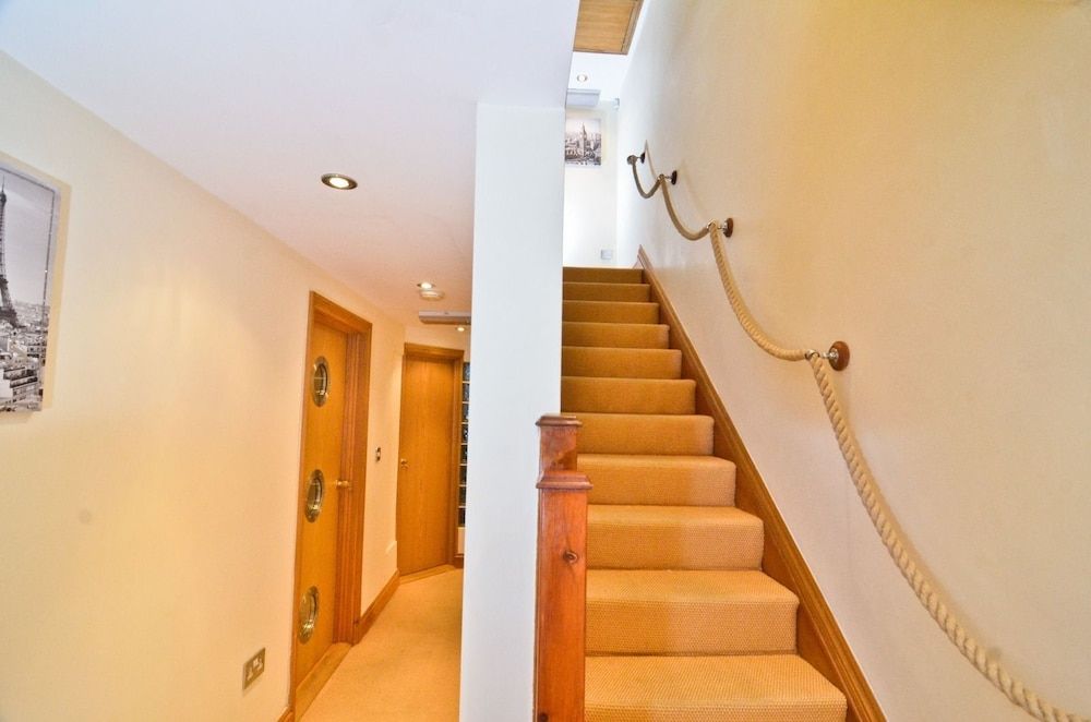 undefined Thames view house 8