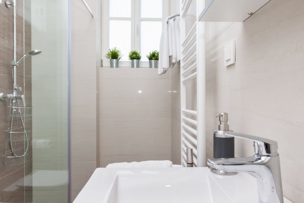 Luxury Main Square Apartments Executive Apartment, 1 Queen Bed with Sofa bed (3) 4