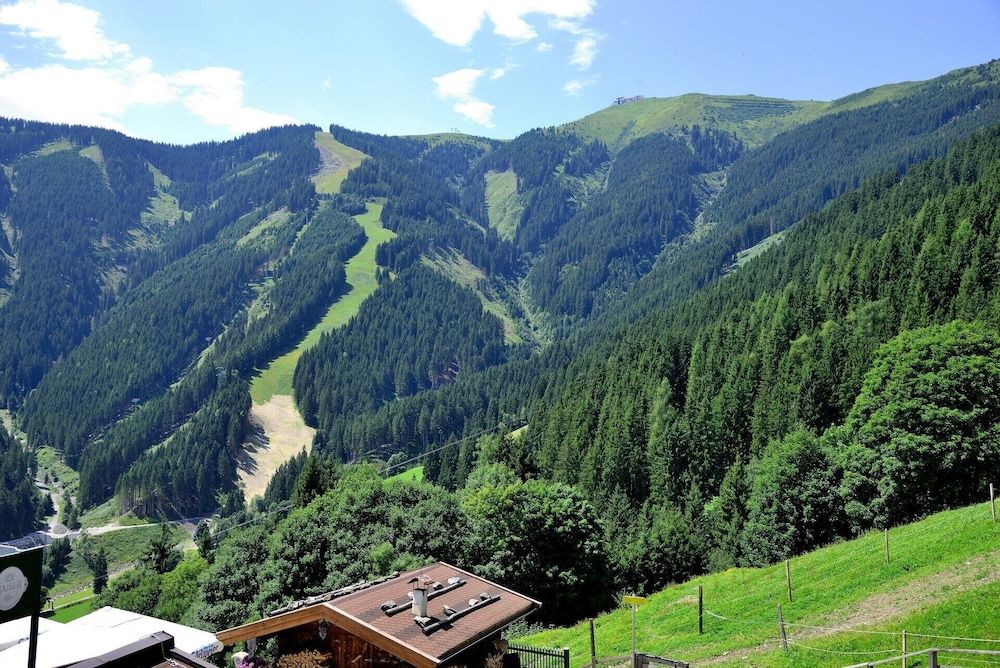 Berghotel Jaga-Alm Double Room, 1 Bedroom, Balcony, Mountainside 2