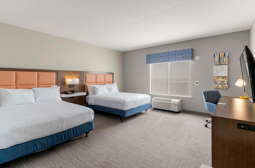 Room, 2 Queen Beds, Accessible, Bathtub