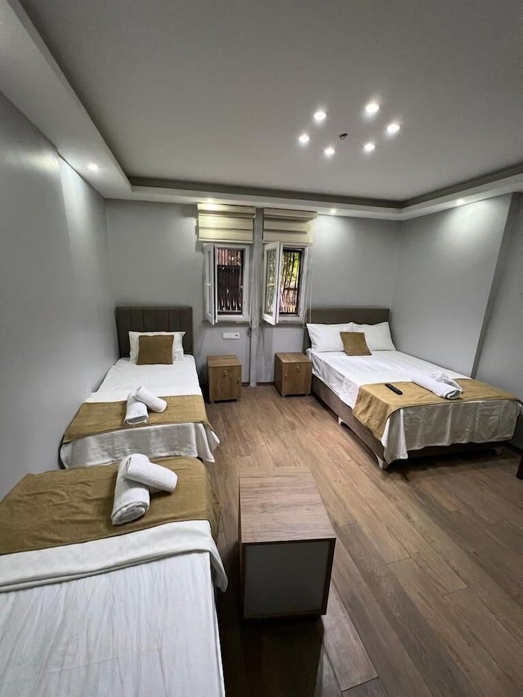 mr lion kumkapı hotel Business Quadruple Room, Multiple Beds 27