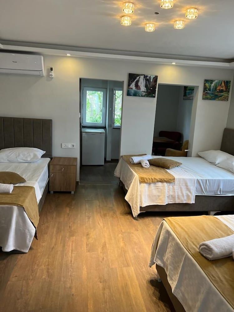 mr lion kumkapı hotel Business Quadruple Room, Multiple Beds 11