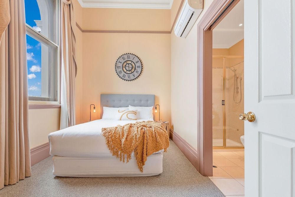 Clocktower Suites Exchange Suite 2