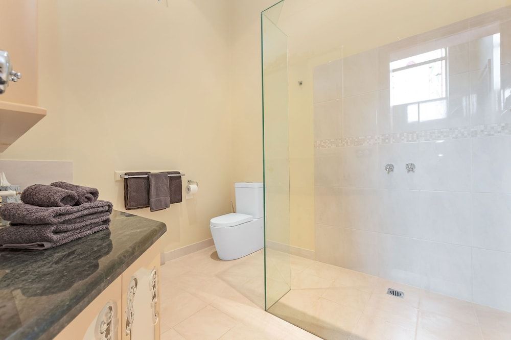 Clocktower Suites Suite, 1 King Bed 2