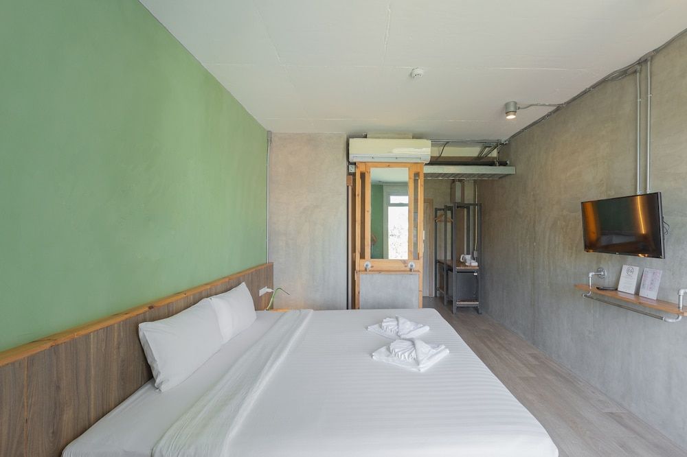 EcoLoft Hotel Deluxe Double Room 2