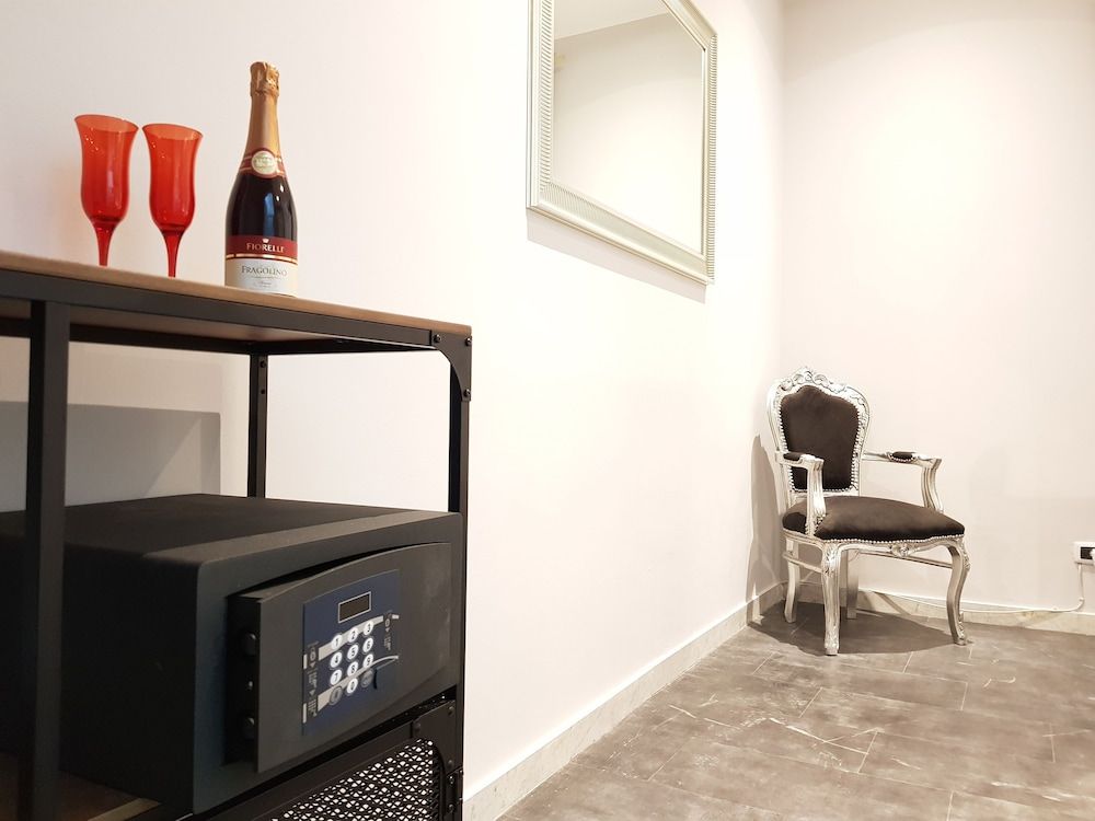 Heart of San Lorenzo Romantic Double Room, 1 Bedroom 6