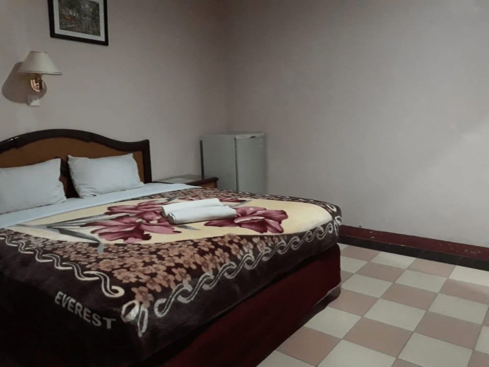 Hotel Parewisata Suite 2