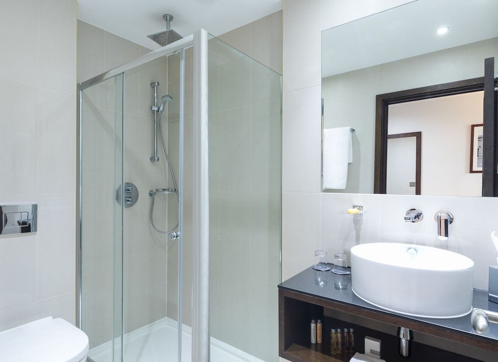 Park Grand Heathrow Deluxe Double Room 4