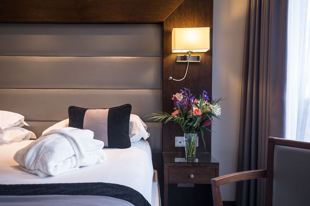 Park Grand Heathrow Deluxe Double Room 2