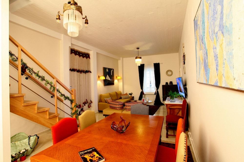 undefined Athenian niche in Plaka