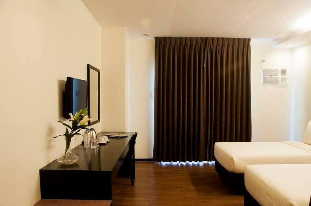 Piña Suites Deluxe Double or Twin Room 5