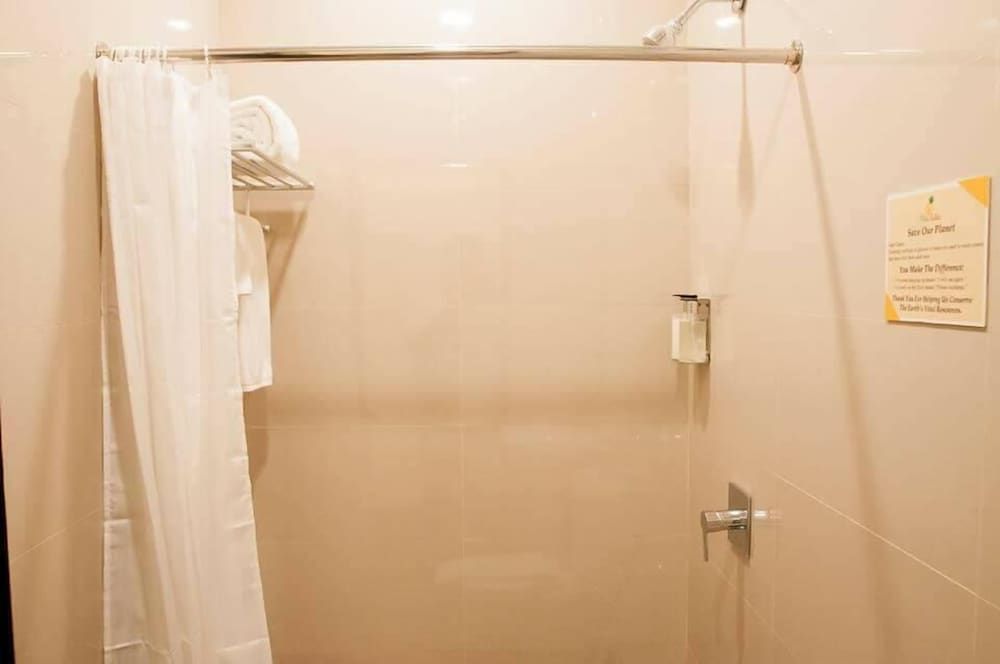 Piña Suites Family Room 2