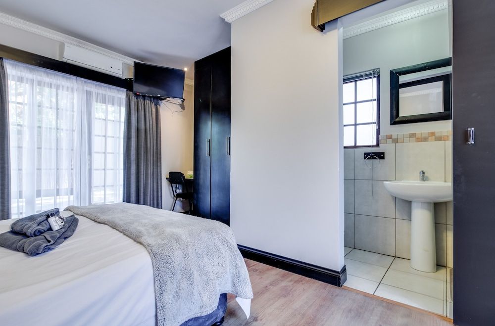The Nightingale Guesthouse Executive Room, 1 Queen Bed 5