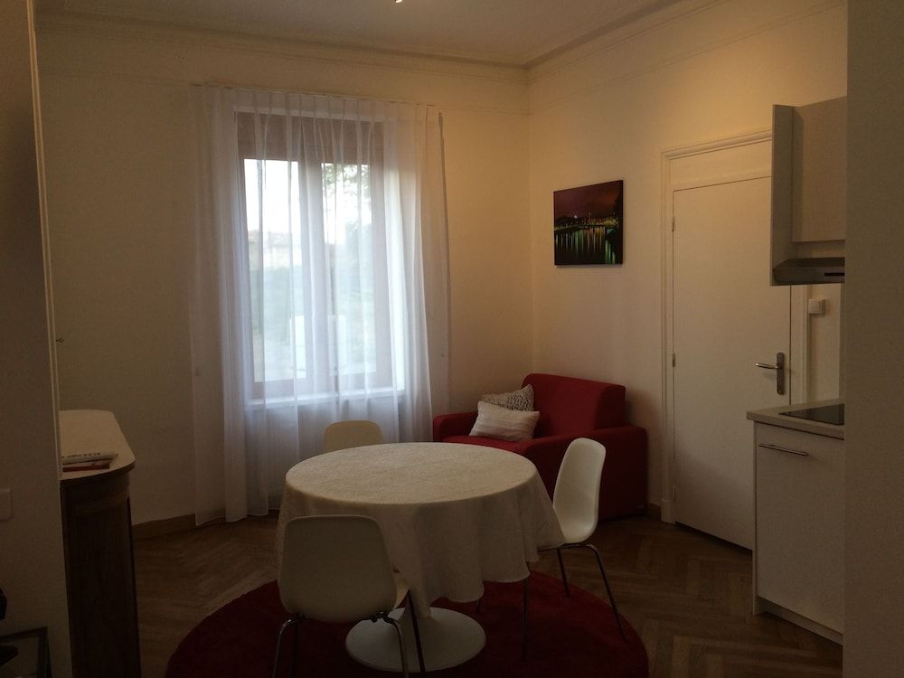 Le Clos Feuillat Triple room, private bathroom - Free Parking 6