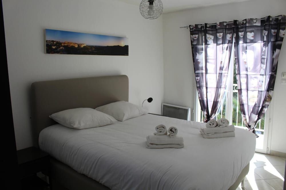 Duplex, Pool Access (No 06)