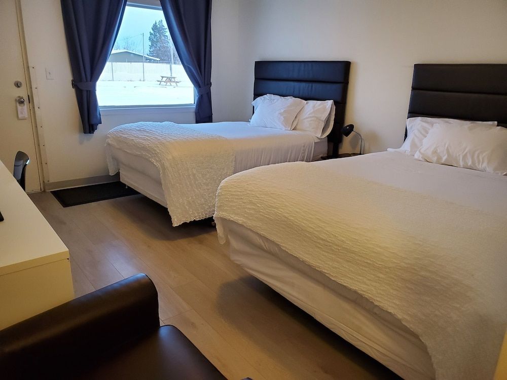 waintel studio-wainwright motel Double Room 3