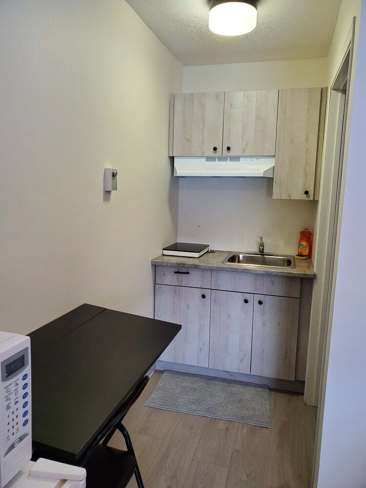 waintel studio-wainwright motel Single kitchenette Suite 3