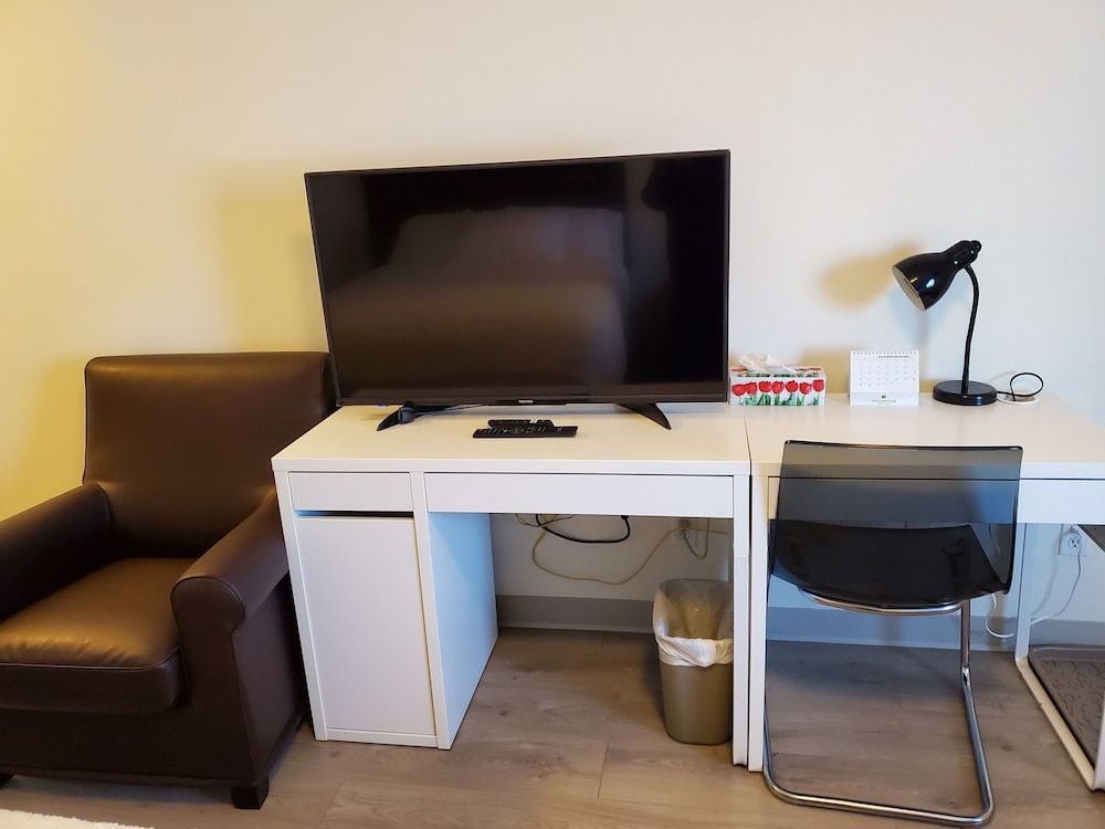 waintel studio-wainwright motel Double Room 4