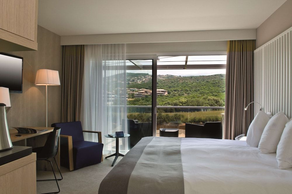 Superior Room, Balcony (Hill View)