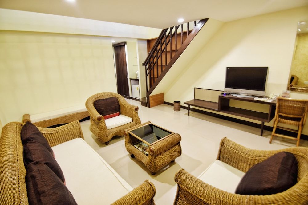 Phanomrung Puri Boutique Hotels and Resorts Grand Duplex Suit 11