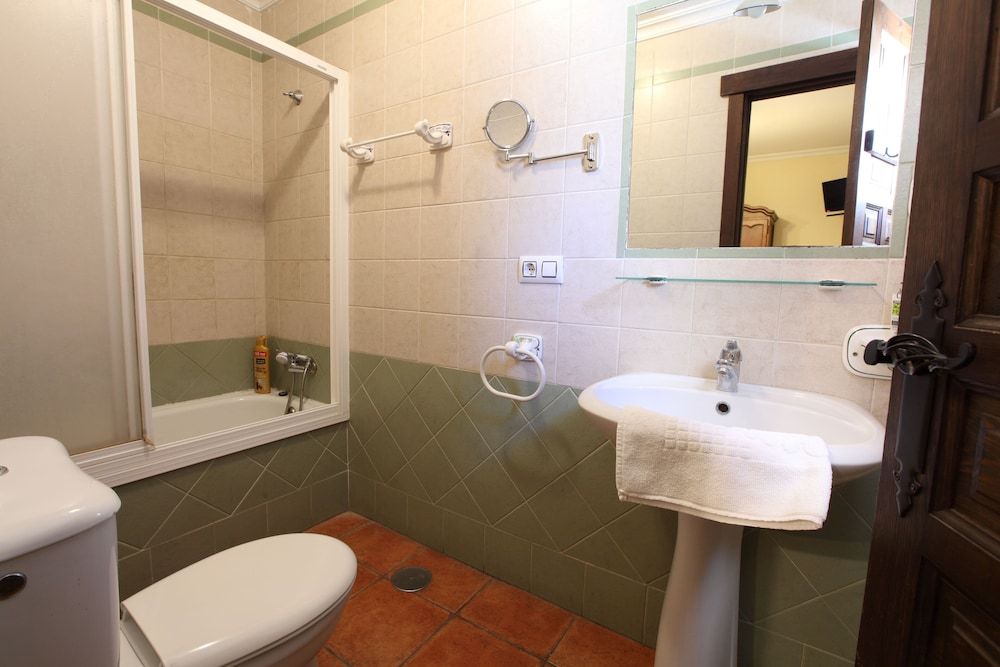 Hostal Rocío Double Room with Extra Bed 2