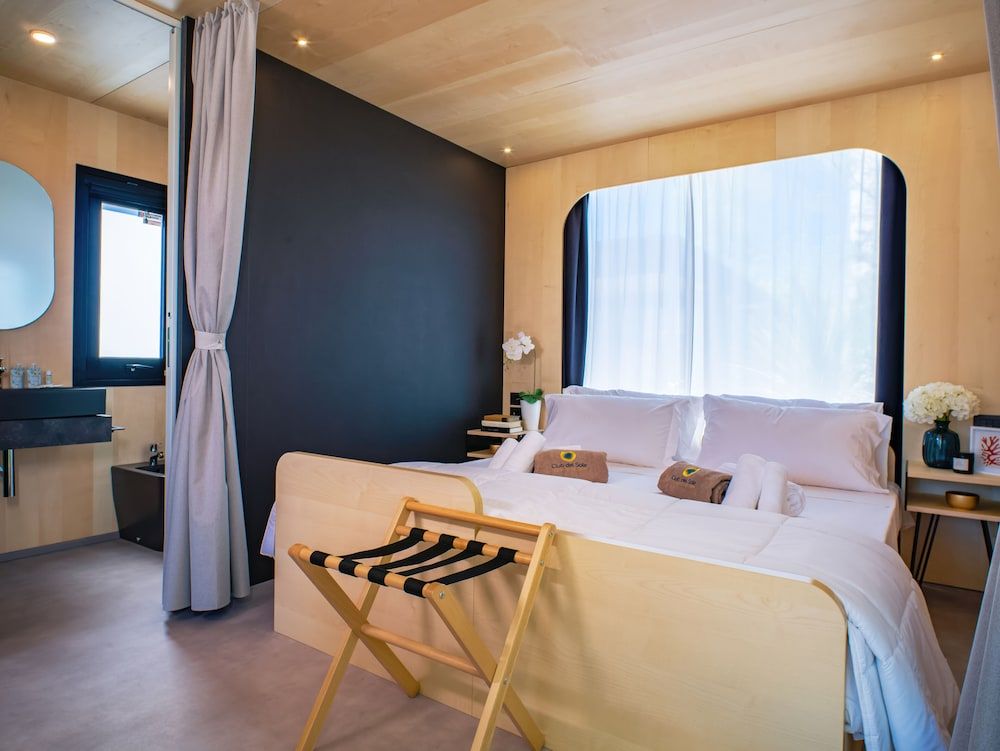Suite (Victoria)