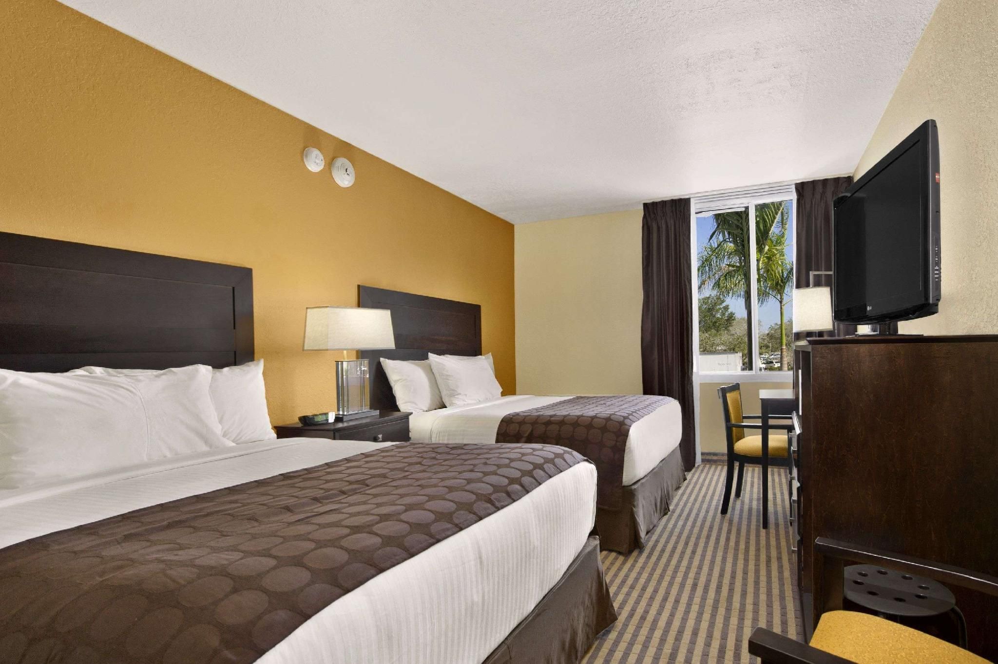 2 Queen Beds Non-Smoking