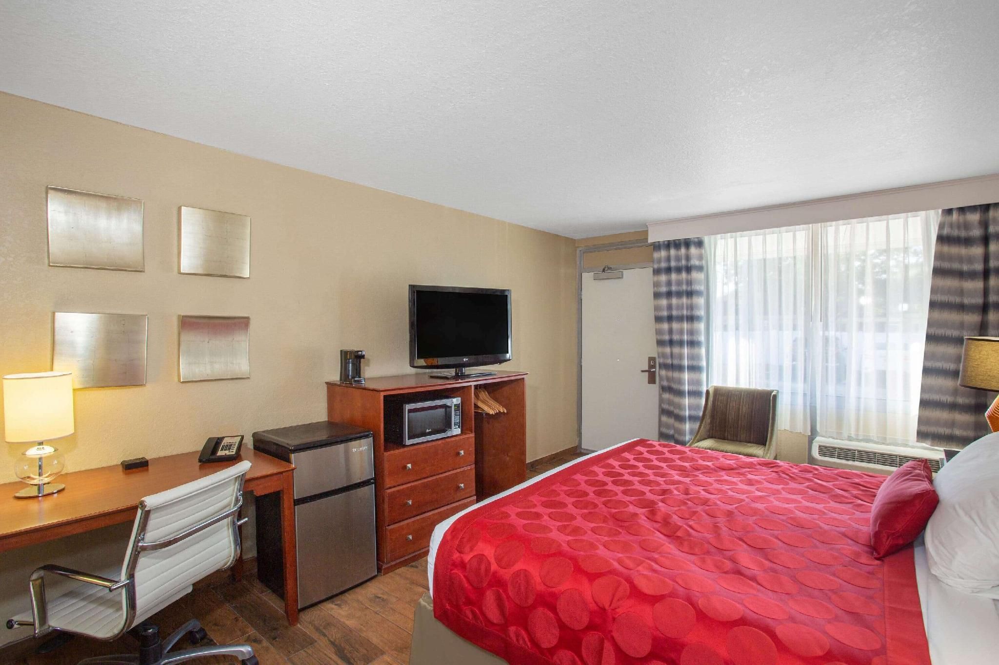 Courtyard King Room
