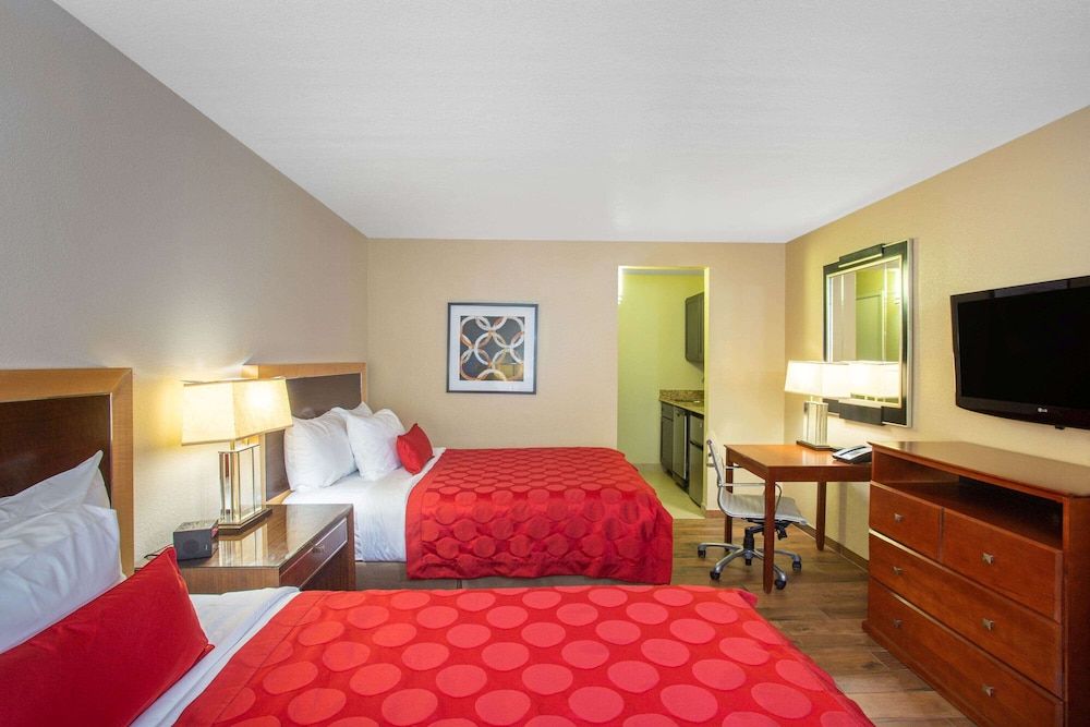 2 Queen Beds Room, Street View, Non-smoking