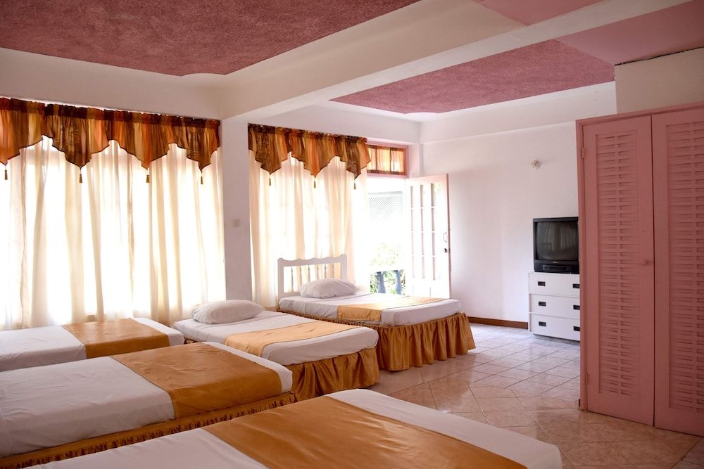 Marine View Hotel Standard Room (5 Single Beds)