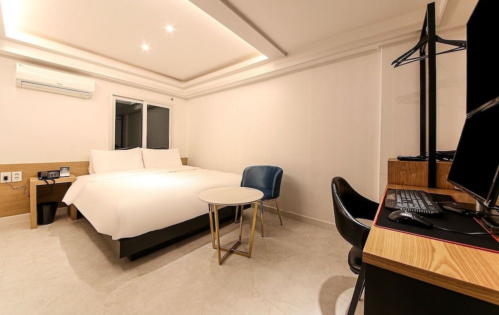 undefined Busan Seomyeon Business Hotel J7 7