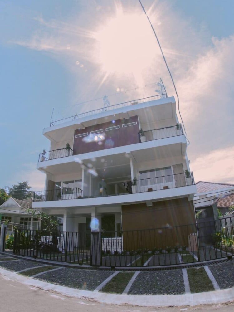 Rion Hostel Bogor