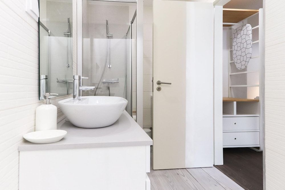 Benfica Apartments I by Homing Apartment 12