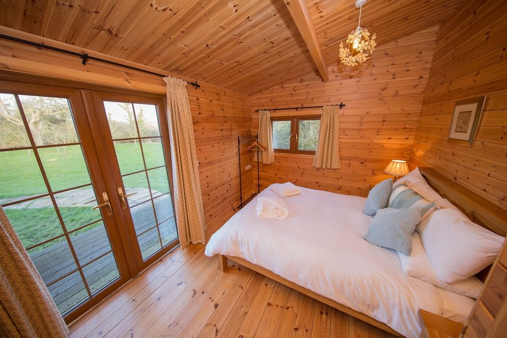 Wall Eden Farm Dragonfly Log Cabin