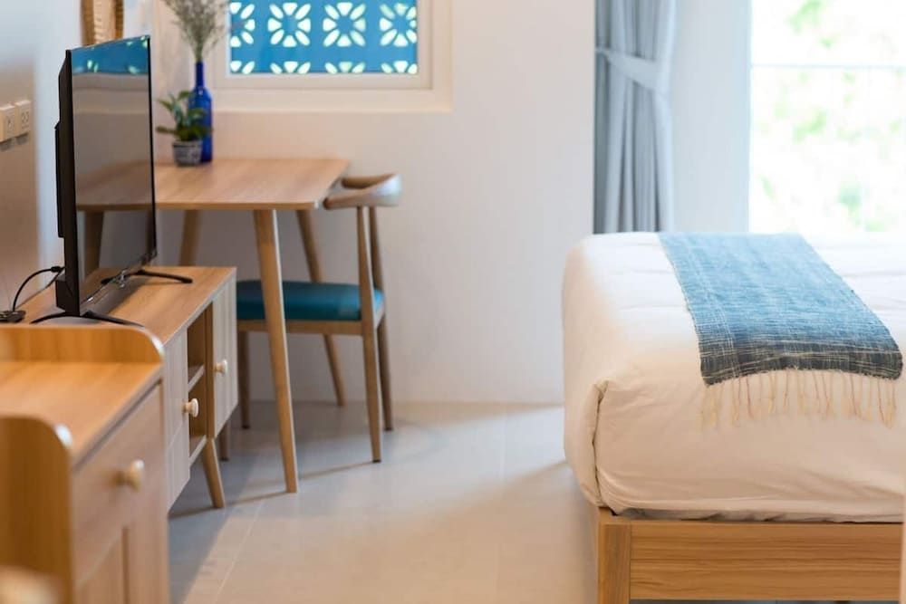 DeeProm Pattaya Hotel Superior Room, 1 Double or 2 Twin Beds 9