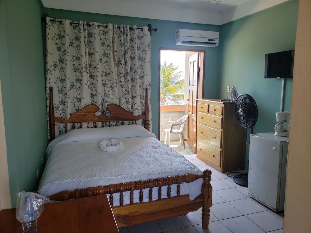 Pal's on the Beach - A Gold Standard Hotel Standard Double Room 7