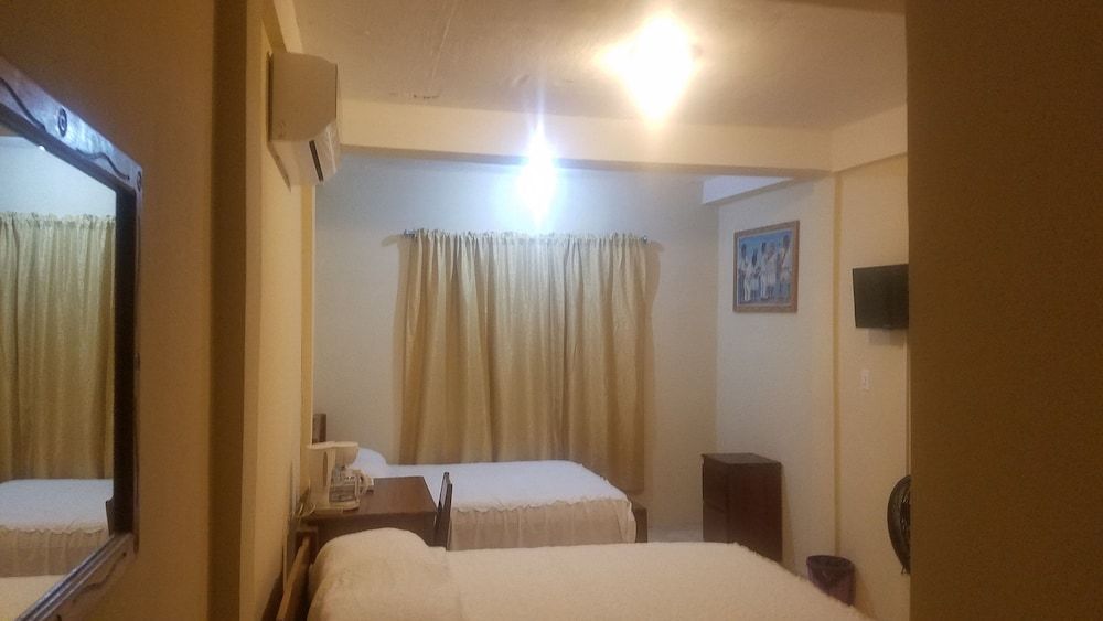 Pal's on the Beach - A Gold Standard Hotel Deluxe Triple Room 6